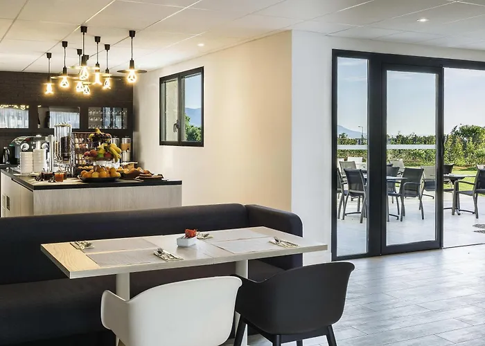 Hotel Mercure & Bastia 4*