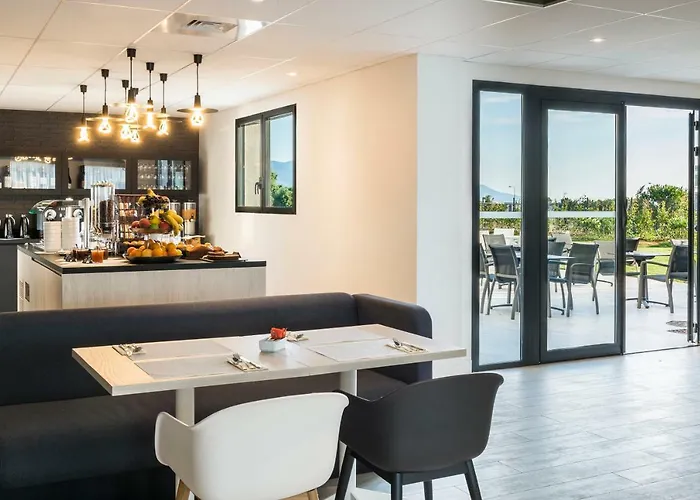 Ξενοδοχείο Mercure & Bastia 4*